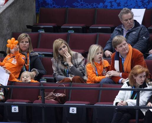 Olympische Winterspiele Vancouver 2010, , Pacific Coliseum, Vancouver Prinz Willem Alexander der Niederlande (Mitte re.) mit seiner Ehefrau Prinzessin Maxima (Mitte) und Kindern o0 people Adel Frau Familie
