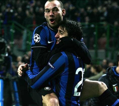 Jubel Diego Milito (R) und Wesley Sneijder , Inter Mailand 24 2 2010 Stadio Giuseppe Meazza Inter Chelsea Champions League 2009 2010 BIBI