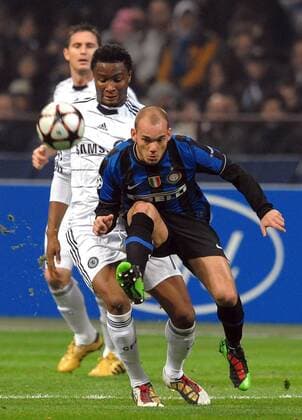 WESLEY SNEIJDER (R) INTER, JOHN OBI MIKEL FC CHELSEA Milano 24 2 2010 Stadio Giuseppe Meazza Inter Chelsea Champions League 2009 2010 ANDREAXSTACCIOLI