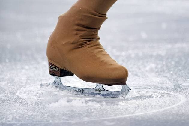 A close look at a skate in action at the ladies short program at the Pacific Coliseum during the 2010 Winter Olympics in Vancouver, British Columbia, on Tuesday, Feb. 23, 2010. xHOCHxZWEIx xnewsportx  o00 Detail Eis Pirouette Eiskunstläufer Eiskunstläuferin