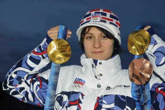 Czech speedskater Martina Sablikova poses with two golden medals and a bronze one in the olympic village in Vancouver Thursday, Feb. 25, 2010. Sablikova won the 5000-meter race on Wednesday, her second gold medal after winning the 3000 and earning bronze in the 1500 earlier in the games. (CTKxPhoto RomanxVondrous)  CTKPhoto829201002260268301 o0 Sieg Olympiasieg Jubel Freude Goldmedaille Bronzemedaille