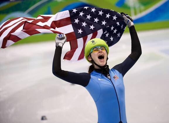 Feb. 26, 2010 - Vancouver, British Columbia, Canada - Olympics Ladies 1000 m Finals Short Track Speed Skating - USA s Katherine Reutter takes a victory lap after being runner up in the Ladies 1000 m Finals Track Speed Skating at the 2010 Winter Olympic on February 26, 2010 in Vancouver, British Columbia. - ZUMAj89 o0 Jubel Freude Objekte Flagge Nationalflagge