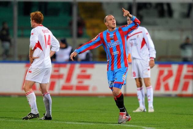 Catania 27 02 2010 - Serie A Catania Calcio (blau) vs AS Bari (weiß): Torjubel Cristian Llama 