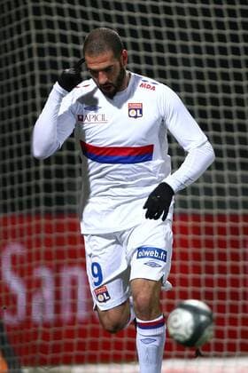 Olympique Lyon (weiß) vs OGC Nizza (schwarz): - Torjubel Lisandro (OL) - L1- Stade de Gerland - Lyon - 27-02-10 - EddyLEMAISTRE - 