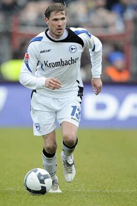FC Sankt Pauli (braun) - Arminia Bielefeld (weiß) - Oliver Kirch (Arminia Bielefeld)