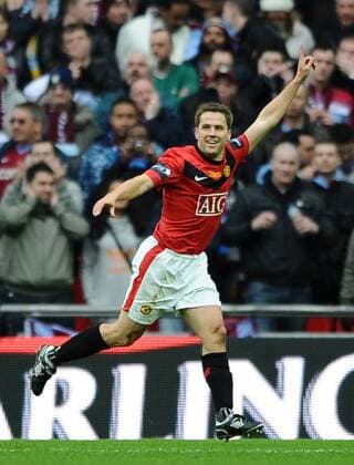 Manchester United (red) vs Aston Villa (white) - Carling Cup Final Manchester United s Michael Owen celebrates his equalising goal  o00 Aufmacher Freude
