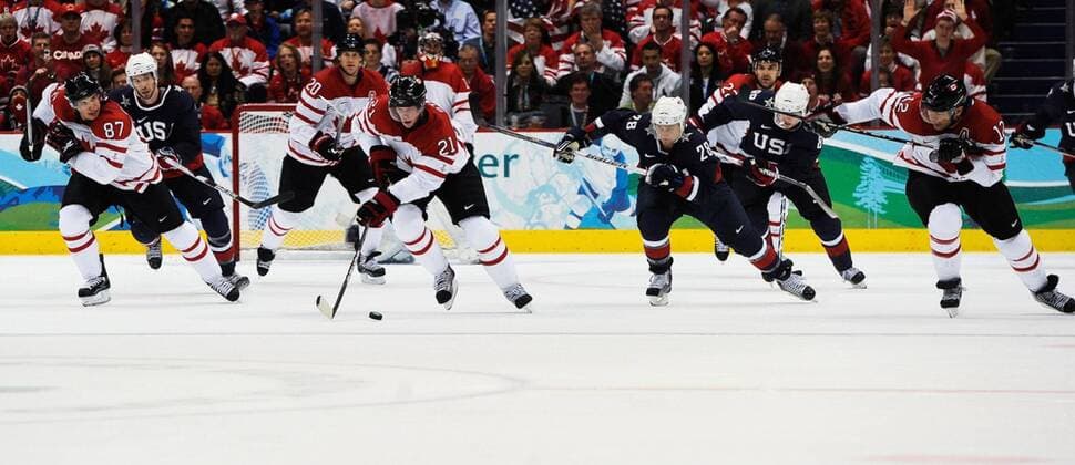 Eric Staal (C, Front) of Canada breaks through during the men s icehockey goldmedalgame with the United States at the 2010 Winter Olympic Games in Canada Hockey Place, Vancouver, Canada, Feb. 28, 2010. . (37) 