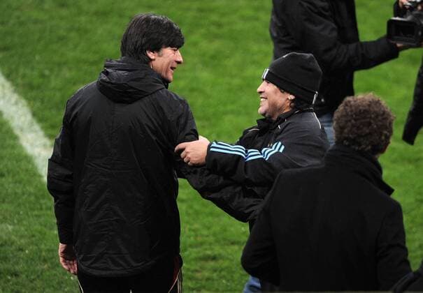 Bundestrainer Joachim Löw (li, Deutschland) trifft auf Nationaltrainer Diego Maradona (re, Argentinien). o0 Trainer