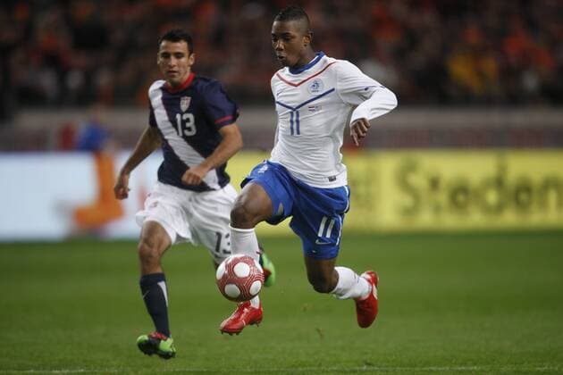 Eljero Elia (R, Netherlands), Jonathan Bornstein (L, USA) Friendly 2009 2010 xVIxTomxBodexIVx 90277