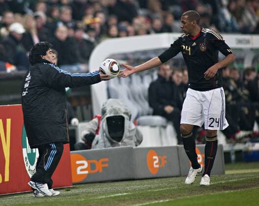 Nationaltrainer Diego Armando Maradona (ARG), Jerome Boateng (GER) - Deutschland (schwarz) vs. Argentinien (hellblau) o0 Trainer