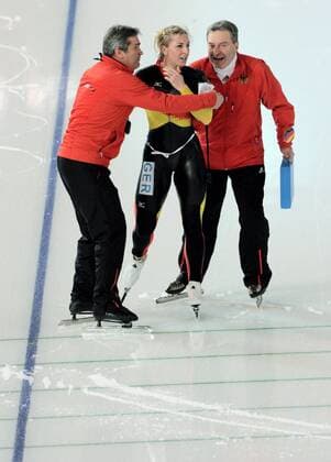 Olympische Spiele 2010 Richmond Olympic Oval Team-Lauf Teamverfolgung Eisschnelllauf 3000 Meter Frauen Semifinale GER Anni Friesinger Postma (GER) mit Trainer Markus Eichre (li.) und Stephan Gneupel o0 Enttäuschung