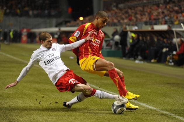 RC Lens (Rot) vs Paris St. Germain PSG (Weiß) - Kevin MONNET PAQUET r. Christophe Jallet - JBAutissier 