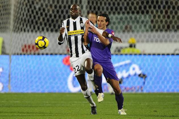 ACF Fiorentina AC (Blau) vs Juventus Turin (Weiß): Mohammed Sissoko l. vs Gianluca Comotto 
