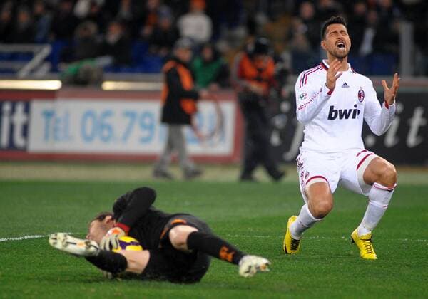 Marco Borriello (AC Mailand, re.) enttäuscht. AS Rom - AC Mailand. Serie A. Roma, 06 03 2010 - MassimoxOliva