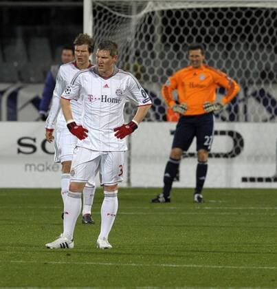 09.03.2010, Championsleague Achtelfinale Rückspiel, AC Florenz - FC Bayern München, im Stadion Artemio Franchi in Florenz. Nach dem 1:0 sind die Bayern Spieler geschockt v.l. Holger Badstuber (Bayern), Bastian Schweinsteiger (Bayern) und Torwart Hans Jörg Butt (Bayern) o0 Enttäuschung