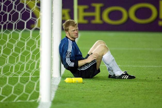 IMAGO Iconic Moments, Fußball JUNE 30, 2002 - Football : A dejected Oliver Kahn of GER after the FIFA World Cup 2002 KOREA JAPAN final match between Brazil and Germany at Yokohama International stadium, Kanagawa, Japan.  (2002070318313316) o0 enttäuscht, Niederlage, Verliere