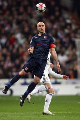 Real Madrid (weiß) vs. Lyon (blau) - Cris (Lyon) -  EddyLEMAISTRE o0 Einzelbild Freisteller