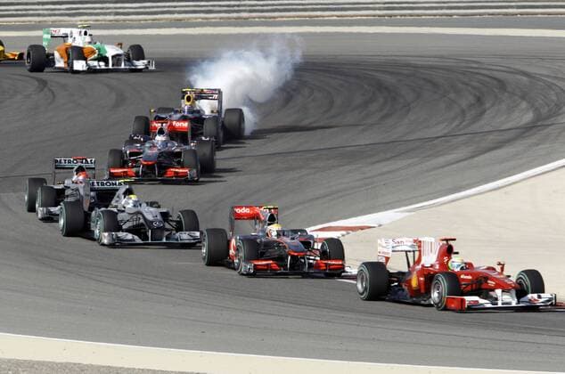 Start GP von bahrain 2010, v.re.: Felipe Massa (Ferrari), Lewis Hamilton (McLaren), Nico Rosberg (Mercedes GP) und Michael Schumacher (Mercedes GP). 14.03.2010 F1 Bahrain o0 Start, starten, Startsituation