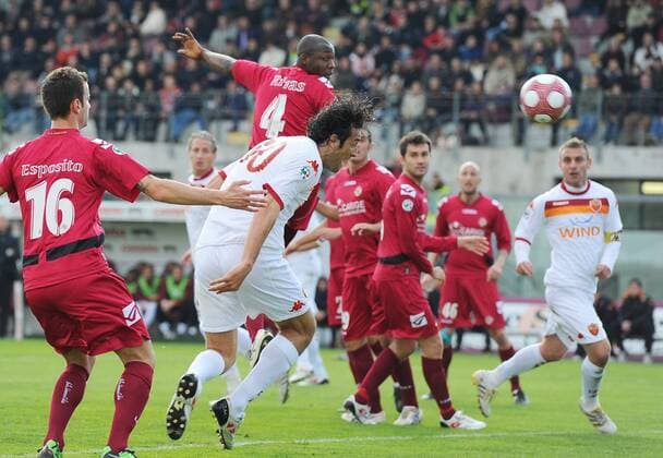 Luca Toni (Roma, 2L) Livorno 14 3 2010 AS Livorno ((rot) - AS Rom (weiß) BIBI