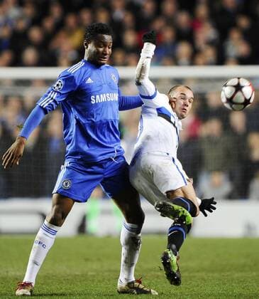 John Obi Mikel (li., FC Chelsea) gegen Wesley Sneijder (Inter Mailand)  o0 EC 1