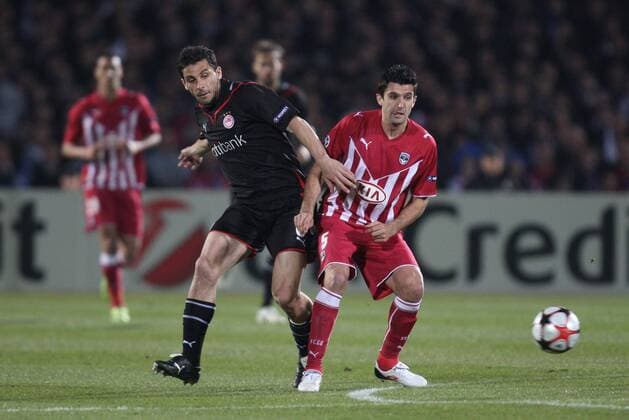 GIRONDINS BORDEAUX (rot) vs. OLYMPIAKOS PIRÄUS (schwarz) - 17 03 2010 - FERNANDO (BORDEAUX, R) und JESUS DATOLO (PIRÄUS) - xVincentMICHELx 