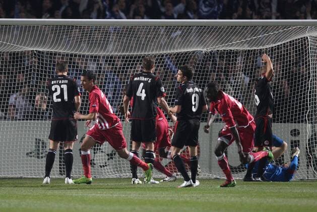GIRONDINS BORDEAUX (rot) vs. OLYMPIAKOS PIRÄUS (schwarz) - 17 03 2010 - Treffer zum 1:0 , Marouane Chamakh (Bordeaux, 2.L) - xVincentMICHELx 