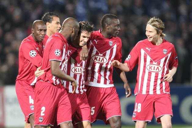 GIRONDINS BORDEAUX (rot) vs. OLYMPIAKOS PIRÄUS (schwarz) - 17 03 2010 - Jubel: Yoann GOURCUFF (3R), Jaroslav Plasil (R) xVincentMICHELx 