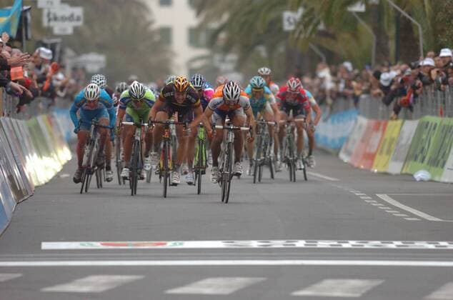 2010, Milano - San Remo, Oscar Gomez Freire (Rabobank) vor Tom Boonen (Quick Step, 3L), Daniele Bennati (Liquigas, 2L) und Sacha Modolo (Colnago - Csf Inox) - 