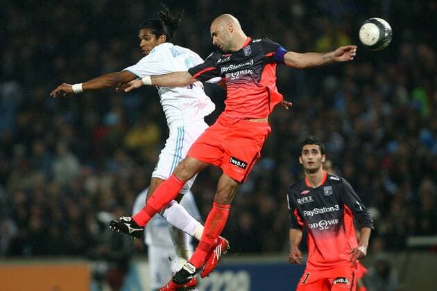Olympique Marseille (Weiß) vs Olympique Lyon (Rot) - Cris (OL) vs Brandao (OM) - L1 - Stade Velodrome - Marseille - 21-03-10 EddyLEMAISTRE 