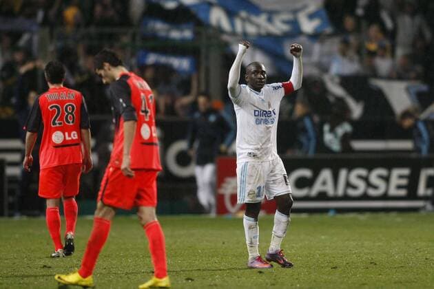 Olympique Marseille (Weiß) vs Olympique Lyon (Rot) - Jubel Mamadou Niang r. NLEGOUICFEP  o0 Jubel Freude