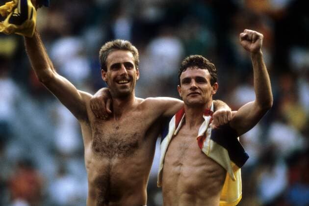 Mick McCarthy (li.) und Kevin Moran (beide Irland) - Schlussjubel - DEUTSCHSPRACHIGE SPORTZEITSCHRIFTEN UND -ZEITUNGEN NUR NACH RÜCKSPRACHE Fußball WM Herren WM 1990, Länderspiel, Nationalteam Gruppe Genua Glück, Freude, Begeisterung,