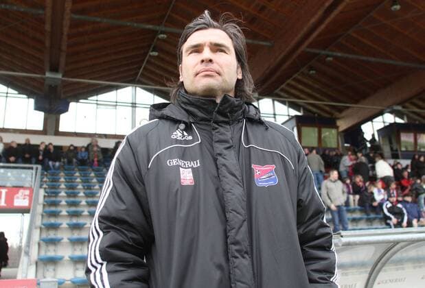 Trainer Matthias Lust (Haching) Fussball Herren 3. Liga 21.03.2010 SpVgg Unterhaching (rot) - SV Werder Bremen II (grün) Amateure U23 U 23