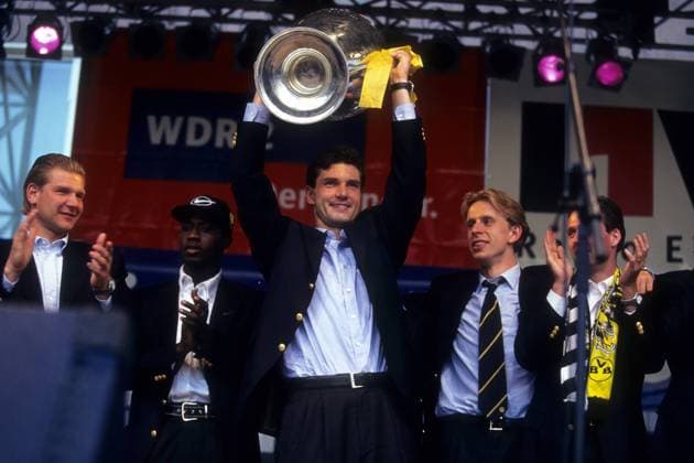 Borussia Dortmund jubelt während des Empfangs für den Champions League Sieger 1996 1997 in Dortmund, v.li.: Torwart Wolfgang de Beer, Ibrahim Tanko, Michael Zorc, Jörg Heinrich und Paul Lambert Fußball EC 1 Herren Champions League 1996 1997, Finale, Borussia Dortmund, Sieg, Sieger, Europapokalsieg, BVB, Gruppe Dortmund Freude,