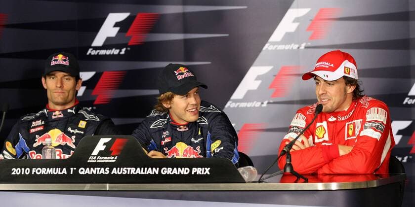 Sebastian Vettel (Mitte) sichert sich die Pole Position vor Mark Webber (beide Red Bull Racing, li.) und Fernando Alonso (Scuderia Ferrari) F1 GP Australien in Melbourne 27.03.10 o0 Qualifying