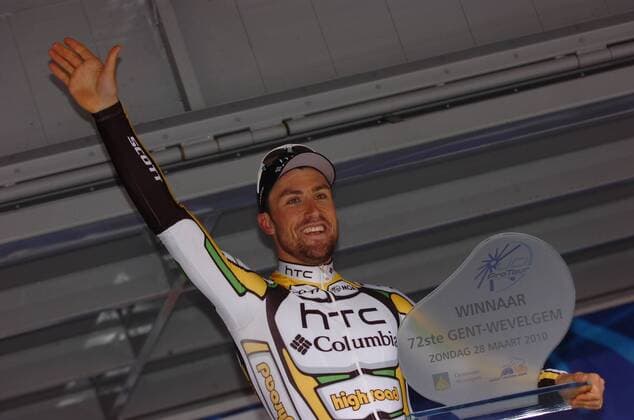 2010, Gent - Wevelgem, Htc - Columbia 2010, Bernhard Eisel, Wevelgem  o0 Siegerehrung Etappensieg Jubel Freude Objekte Pokal Trophäe