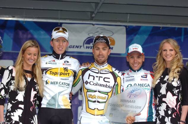 2010, Gent - Wevelgem, Siegerehrung: Etappensieger Bernhard Eisel (Htc - Columbia 2010, M), Sep Vanmarcke (Topsport 2010, L), Philippe Gilbert (Omega Pharma - Lotto 2010), Wevelgem  o0 Freude Girl Hostess