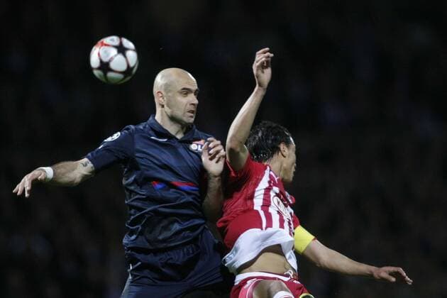 Olympique LYON (blau) vs Girondins BORDEAUX (rot weiß) - CRIS (li) gegen Marouane CHAMAKH - NxLEGOUICxFEP 
