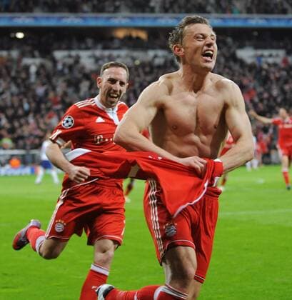 FC Bayern München (rot) - Manchester United (weiß): JUBEL Bayern Torschützen, Ivica Olic (vorn) und Franck Ribery  o0 nackt o0 Jubel Freude
