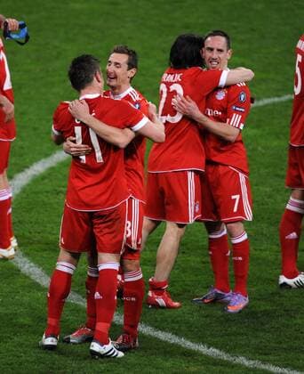 FC Bayern München (rot) - Manchester United (weiß): Ivica Olic, Miroslav Klose, Danijel Pranjic, Franck Ribery (v.li., Bayern)  o0 Jubel Freude