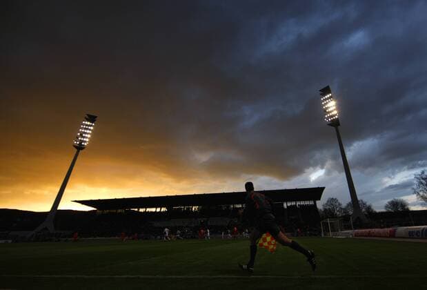 Jena , 31.03.10 , Saison 2009 2010, 3.Liga, FC Carl Zeiss Jena: Sonnenuntergang ueber dem Ernst Abbe Sportfeld, Heimspielstätte von Carl Zeiss Jena o0 sundown Stimmung Atmosphäre Dämmerung Abenddämmerung Abendlicht