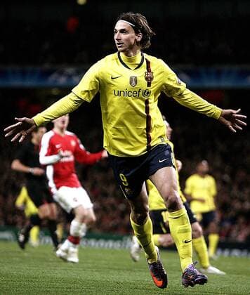 Zlatan Ibrahimovic of FC Barcelona celebrates scoring his side s second goal - Champions League, FC Arsenal (red) vs. FC Barcelona (yellow) EDITORIAL USE ONLY. No use with unauthorised audio, video, data, fixture lists, club league logos or live services. Online in-match use limited to 120 images, no video emulation. No use in betting, games or single club league player publications. o0 Barca Jubel Freude Freisteller