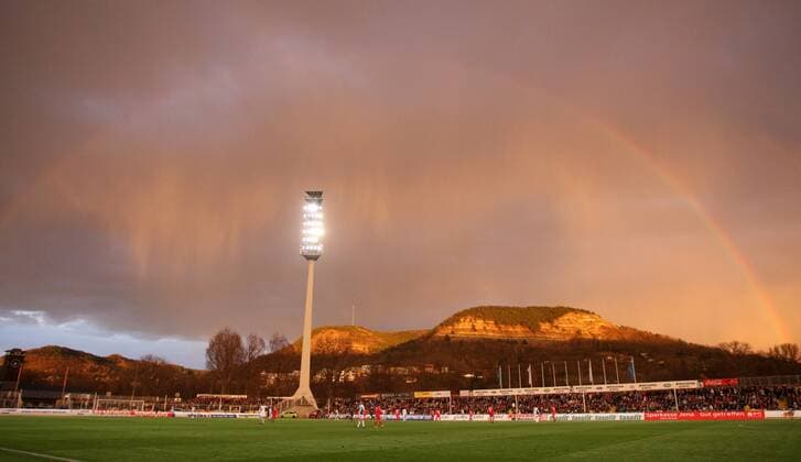 Jena, Ernst-Abbe-Sportfeld, 31.03.2010, Fußball, Herren, 3.Liga, FC Carl-Zeiss Jena , Regenbogen über dem Jenaer Stadion und den Kernbergen. o0 Atmosphäre, Dämmerung