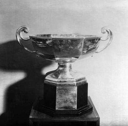Silver cup of Italian Olympic Committee, that was won by Czech Soccer players for the second place in 1934 World Cup final.  CTKPhoto601365206 o0 Trophäe Pokal Objekte Einzelbild Freisteller sw