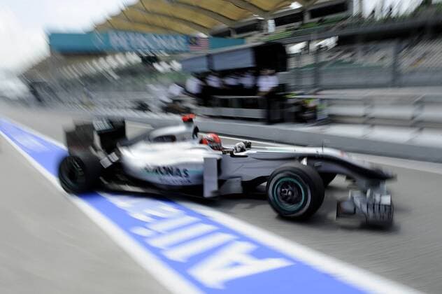 Michael SCHUMACHER (GER),Mercedes GP Petronas, faehrt aus der Box - 1.Training, Formel 1 , GP von Malaysia, 02.04.2010 o0 Wischer
