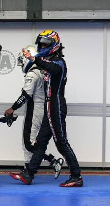 Qualifying, Mark Webber (Australien, re.), Red Bull Racing, RB6 pole position and Rubens Barrichello (BRA), Williams, FW32  o0 Jubel, Freude,