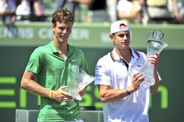 Apr 04, 2010 - Key Biscayne, Florida, USA - TOMAS BERDYCH (L) of the Czech Republic and champion ANDY RODDICK of the U.S. hold their trophies at the Sony Ericsson Open tennis tournament. Roddick beat Berdych 7-5, 6-4 in men s final of the 2010 Sony Ericsson Open at Crandon Park Tennis Center. - ZUMAdc2 o0 Sieg, Sieger, Trophäe Pokal Objekte Freude