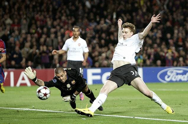 Nicklas Bendtner (R) of Arsenal FC London scores his side s first goal UEFA Champions League quarter final 2nd leg Barcelona v Arsenal 6th April, 2010 EDITORIAL USE ONLY. No use with unauthorised audio, video, data, fixture lists, club league logos or live services. Online in-match use limited to 120 images, no video emulation. No use in betting, games or single club league player publications. o0 Tor, FC Barcelona, Barca