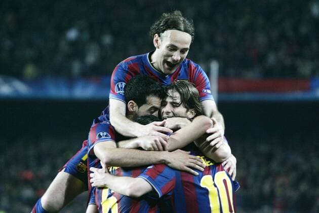 FC Barcelona s Gabriel Milito (o.) jubelt mit Sergio Busquets (L) und Maxwell (R) .  (20100406159) o0 Jubel Freude