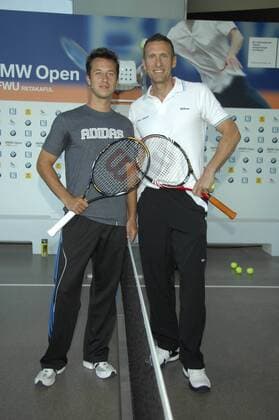 Philipp Kohlschreiber l. und Patrik Kühnen GER BMW Open Kleinfeld Match Tennis BMW Welt München 07. April 2010