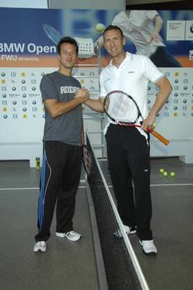 Philipp Kohlschreiber l. und Patrik Kühnen GER BMW Open Kleinfeld Match Tennis BMW Welt München 07. April 2010